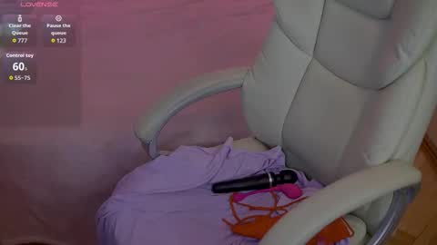 anittarays online show from November 17, 6:19 pm