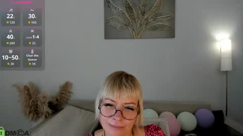 ann_annise online show from July 5, 12:50 am