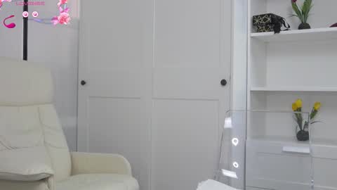 Snapshot of anna_glamlovely chatting on October 16, 12:19 pm Anna online show from October 16, 12:19 pm