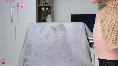 Anna online show from April 22, 1:08 pm