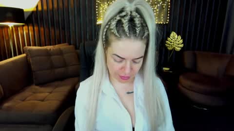 anna_snow9 online show from May 1, 5:54 am