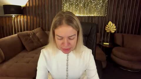 anna_snow9 online show from December 23, 6:50 am