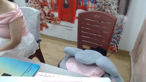 anna_xyz online show from December 4, 2:25 am