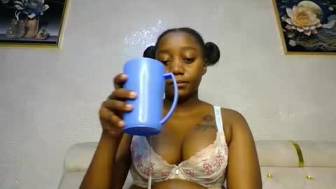 Snapshot of annabel038 chatting on February 18, 5:44 pm Annabel online show from February 18, 5:44 pm