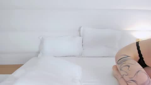 AnnaBelle online show from December 19, 2:48 am