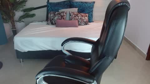 anne_blake online show from April 27, 12:13 pm