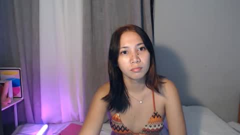 anne_chanelx online show from April 22, 2:30 am