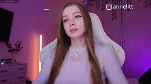 annelitt online show from December 22, 8:23 pm