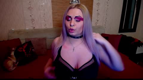 AnnessixReign online show from December 4, 10:30 pm