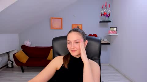 annewilsonn online show from February 11, 6:31 pm