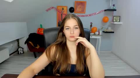 Snapshot of annewilsonn chatting on October 29, 11:36 am annewilsonn online show from October 29, 11:36 am