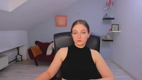 annewilsonn online show from April 23, 3:36 pm