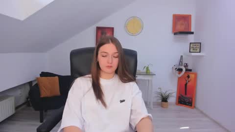 annewilsonn online show from April 27, 10:45 am