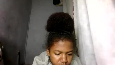 annick98 online show from March 2, 5:19 am