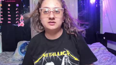 Snapshot of annie_bigboobs_ chatting on March 12, 9:56 pm Ana Bolena independent model online show from March 12, 9:56 pm