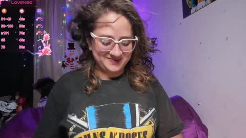 Snapshot of annie_bigboobs_ chatting on January 11, 10:40 pm Ana Bolena independent model online show from January 11, 10:40 pm