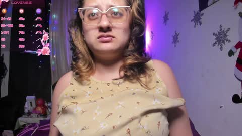 Snapshot of annie_bigboobs_ chatting on December 15, 3:34 am Ana Bolena independent model online show from December 15, 3:34 am