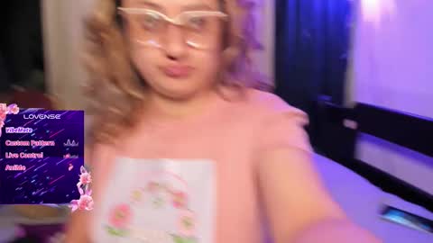 Snapshot of annie_bigboobs_ chatting on October 9, 10:36 pm Ana Bolena independent model online show from October 9, 10:36 pm