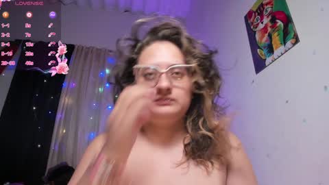 Snapshot of annie_bigboobs_ chatting on January 14, 10:34 pm Ana Bolena independent model online show from January 14, 10:34 pm