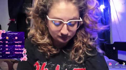 Snapshot of annie_bigboobs_ chatting on October 6, 10:47 pm Ana Bolena independent model online show from October 6, 10:47 pm