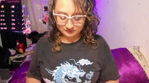 Snapshot of annie_bigboobs_ chatting on January 7, 12:45 am Ana Bolena independent model online show from January 7, 12:45 am