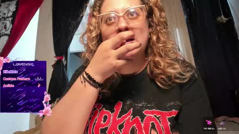 Snapshot of annie_bigboobs_ chatting on October 5, 9:53 pm Ana Bolena independent model online show from October 5, 9:53 pm