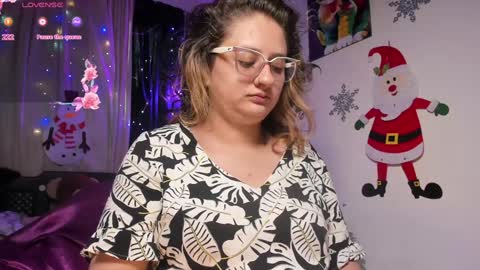 Snapshot of annie_bigboobs_ chatting on December 20, 9:39 pm Ana Bolena independent model online show from December 20, 9:39 pm