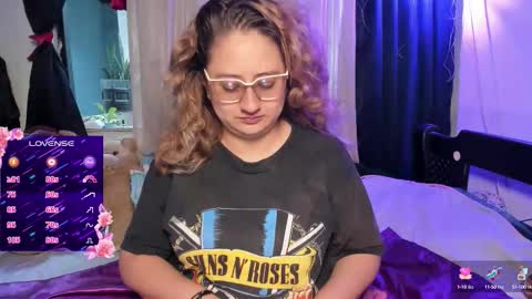 Snapshot of annie_bigboobs_ chatting on October 4, 9:08 pm Ana Bolena independent model online show from October 4, 9:08 pm