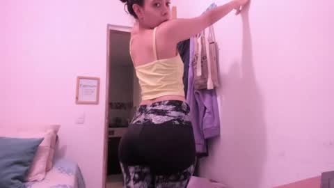 annie_rosse1017 online show from May 14, 11:43 pm