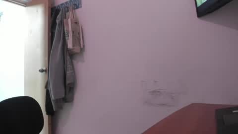 annie_rosse1017 online show from April 26, 9:45 pm