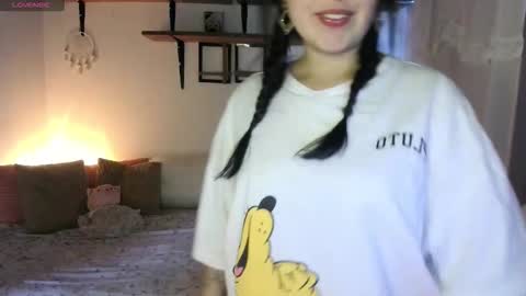 LAURA - A n n i e  S w a n online show from October 5, 12:54 pm