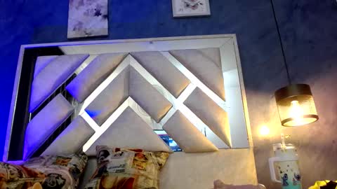 annie_vega17 online show from January 13, 11:20 pm