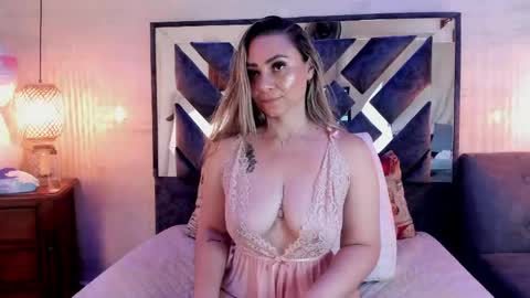 annie_vega17 online show from April 25, 1:41 pm