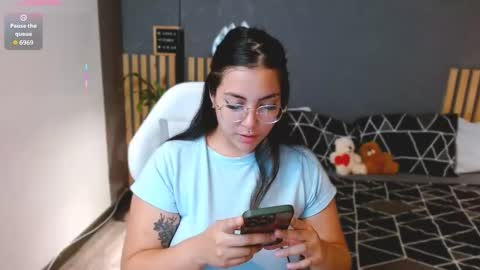 Annie Volker online show from October 3, 1:11 am