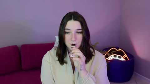 Snapshot of anniedodge chatting on October 16, 7:33 am Annie online show from October 16, 7:33 am