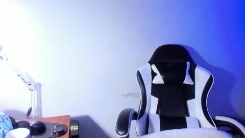 Anniee online show from March 5, 1:07 pm