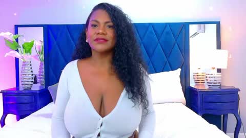 Annie Leigt online show from April 25, 1:03 pm