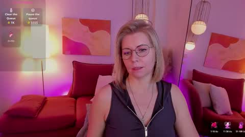 Annie online show from November 12, 6:00 am