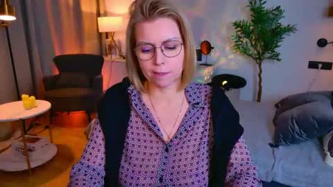 Annie online show from April 25, 1:41 pm