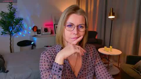 Annie online show from April 28, 7:01 am