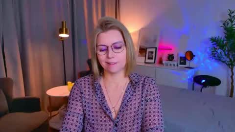 Annie online show from April 25, 8:39 am