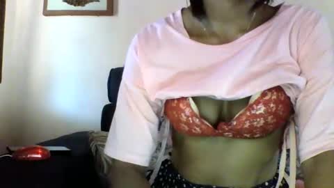 Snapshot of anniesexy1 chatting on October 17, 8:06 am anniesexy1 online show from October 17, 8:06 am