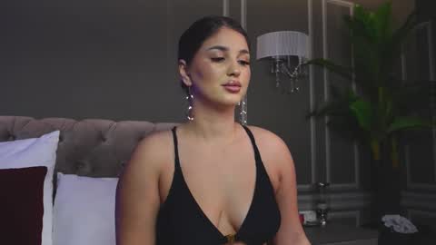 AnnieStyles online show from December 2, 4:58 am