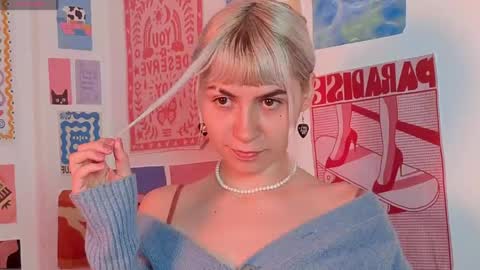 annietinky online show from April 22, 12:40 am