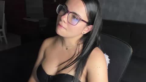 Snapshot of annimendoza chatting on September 12, 3:29 am annimendoza online show from September 12, 3:29 am