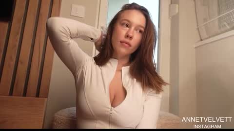 Anna online show from November 6, 1:39 pm