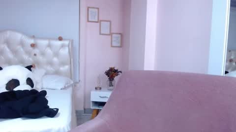 Snapshot of anny_louis chatting on December 13, 2:21 am ANNY LOUIS online show from December 13, 2:21 am
