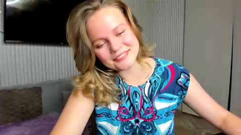 Snapshot of anny_love_you chatting on October 18, 6:42 pm anny_love_you online show from October 18, 6:42 pm