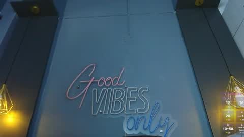 anny_loves online show from April 22, 5:32 pm