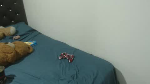 Snapshot of annychat28 chatting on September 24, 1:37 am annychat28 online show from September 24, 1:37 am